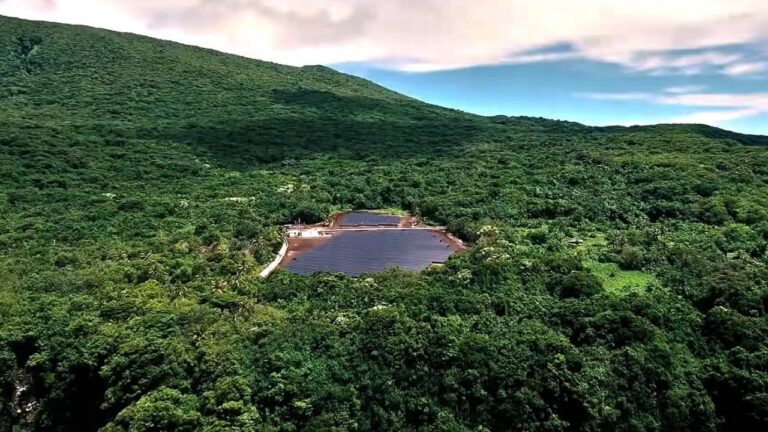 Placas solares en las islas Tesla y Solarcity